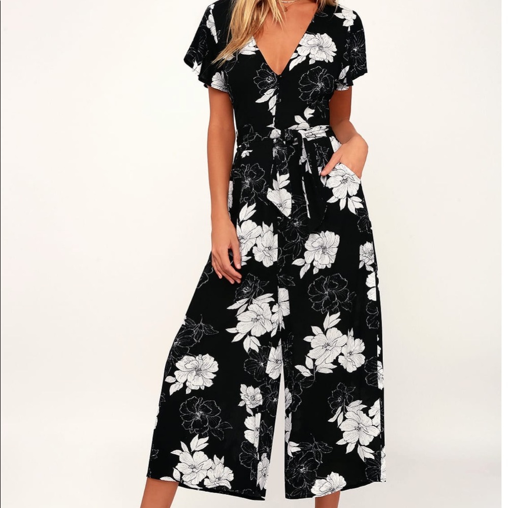 NWOT‼️ Lulus Black Floral Jumpsuit